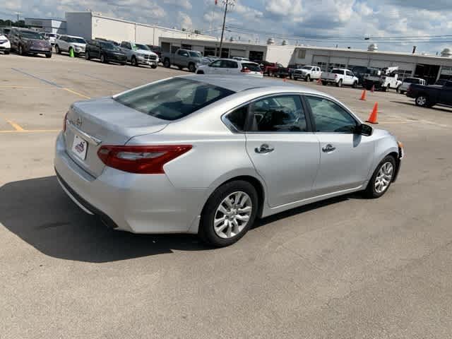 Thumbnail: 2018 Nissan Altima - 17