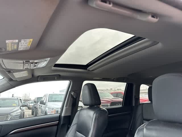 Thumbnail: 2016 Toyota Highlander - 5