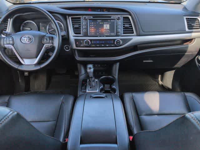 Thumbnail: 2019 Toyota Highlander - 15