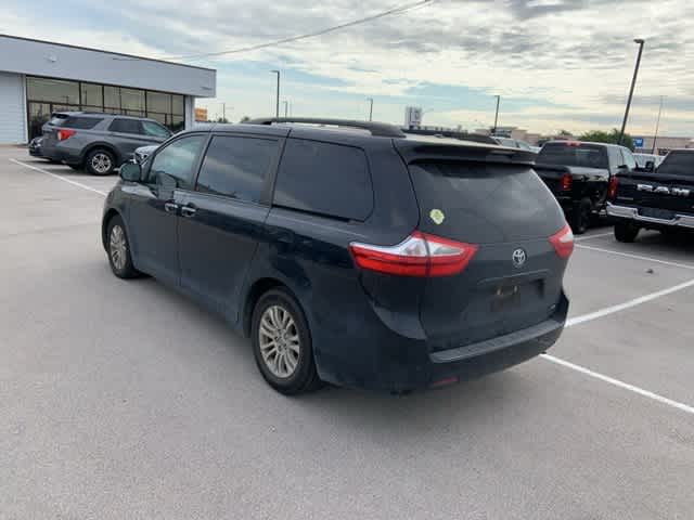 Thumbnail: 2016 Toyota Sienna - 16