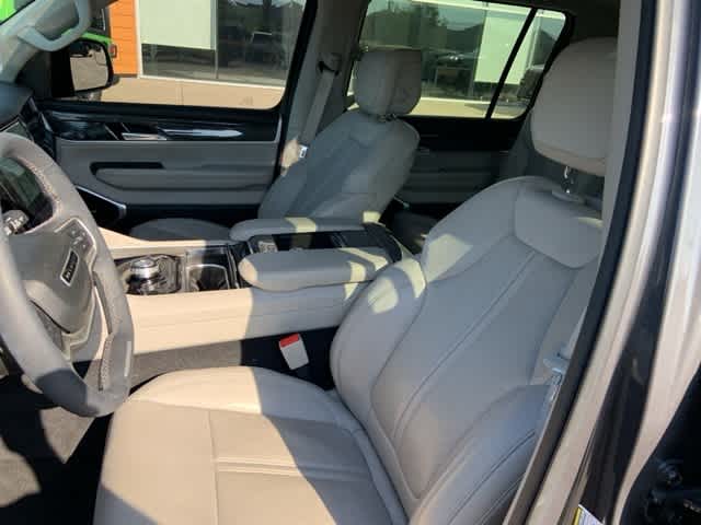 Thumbnail: 2022 Jeep Wagoneer - 2