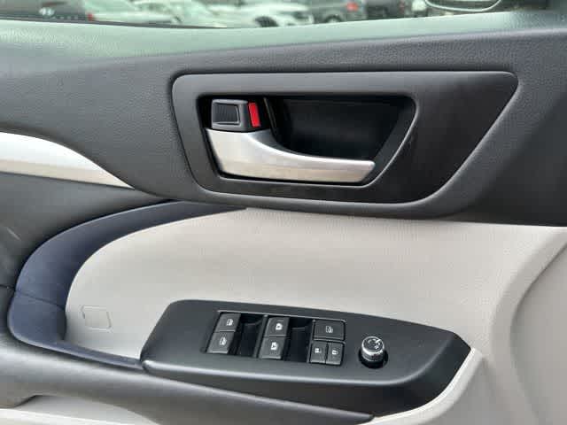 Thumbnail: 2018 Toyota Highlander - 12