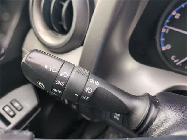 Thumbnail: 2017 Toyota RAV4 - 27