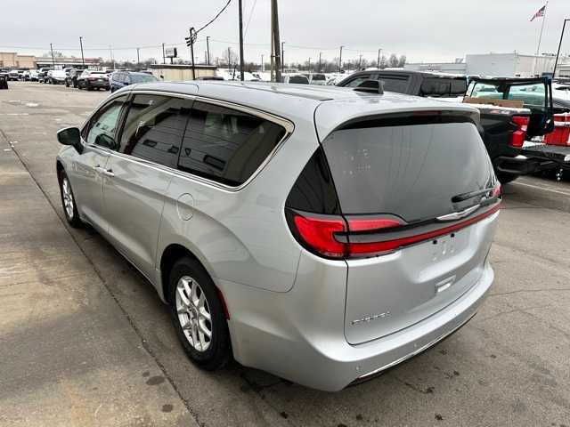 Thumbnail: 2023 Chrysler Pacifica - 17