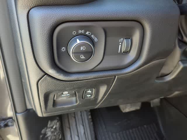 Thumbnail: 2026 RAM 1500 - 18