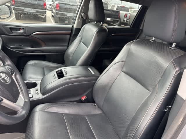 Thumbnail: 2016 Toyota Highlander - 4