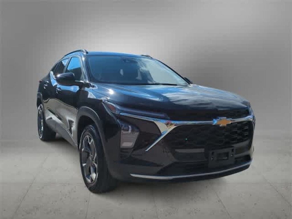 Used 2025 Chevrolet Trax LT SUV