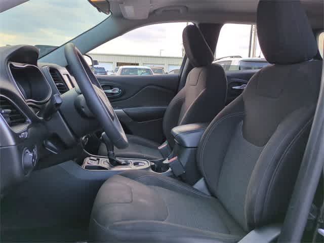 Thumbnail: 2019 Jeep Cherokee - 16