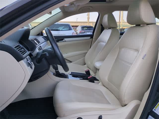 Thumbnail: 2019 Volkswagen Passat - 17