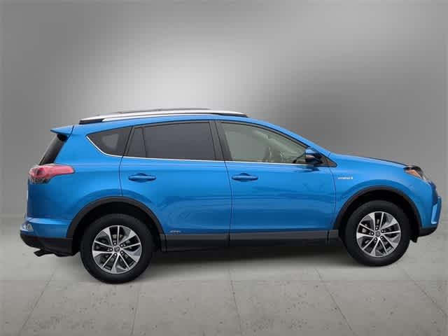 Thumbnail: 2016 Toyota RAV4 - 9