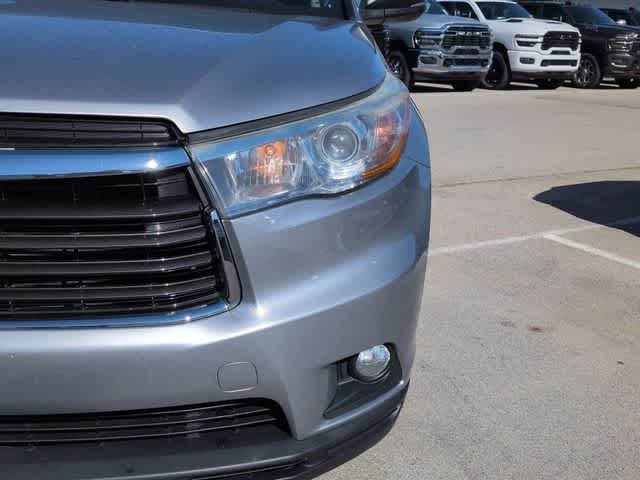 Thumbnail: 2016 Toyota Highlander - 11