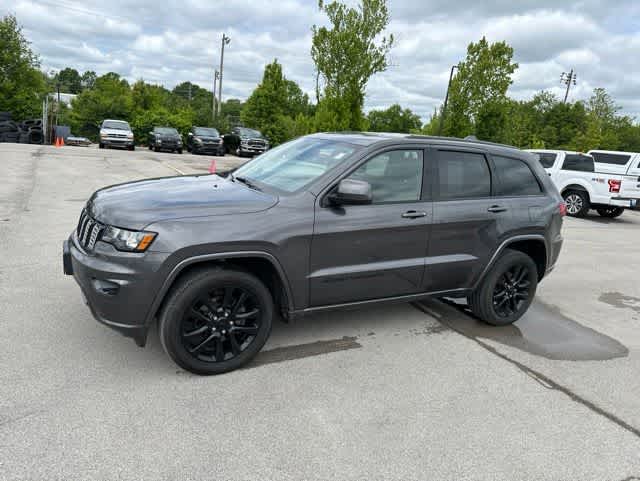 Thumbnail: 2017 Jeep Grand Cherokee - 14