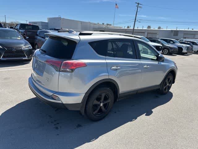 Thumbnail: 2018 Toyota RAV4 - 20