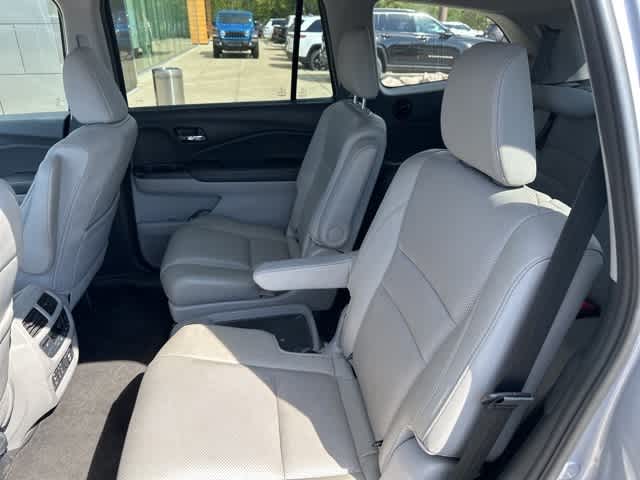 Thumbnail: 2017 Honda Pilot - 11