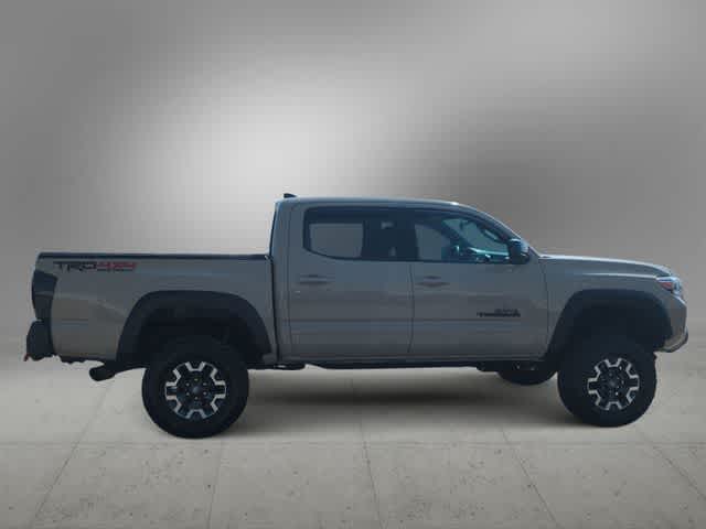 Thumbnail: 2017 Toyota Tacoma - 9