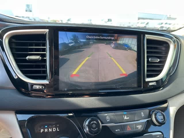 Thumbnail: 2022 Chrysler Pacifica - 7