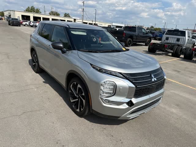Thumbnail: 2022 Mitsubishi Outlander - 26