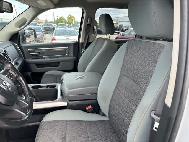 Thumbnail: 2019 RAM 1500 Classic - 3