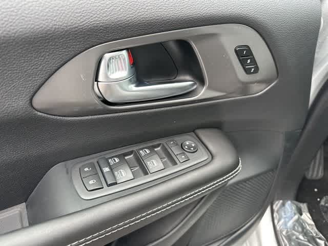 Thumbnail: 2026 Chrysler Pacifica - 11