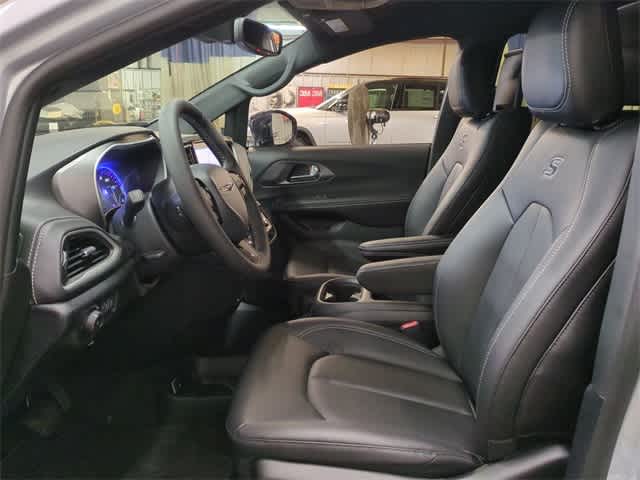 Thumbnail: 2026 Chrysler Pacifica - 17