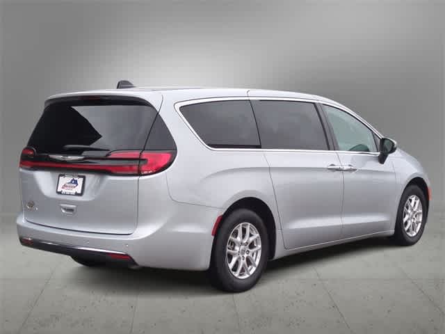Thumbnail: 2023 Chrysler Pacifica - 8