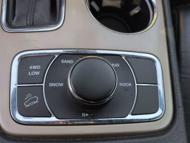 Thumbnail: 2016 Jeep Grand Cherokee - 39