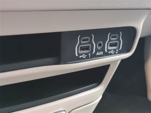 Thumbnail: 2023 Chrysler Pacifica - 30