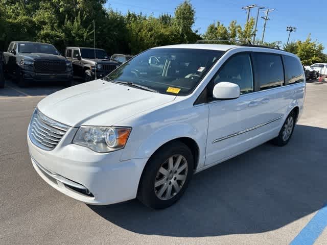 Thumbnail: 2016 Chrysler Town & Country - 2