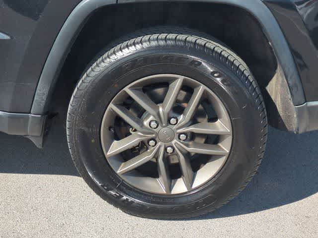 Thumbnail: 2016 Jeep Grand Cherokee - 14