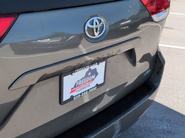 Thumbnail: 2014 Toyota Sienna - 13