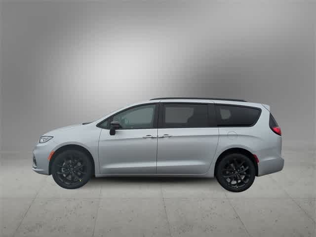 Thumbnail: 2026 Chrysler Pacifica - 5