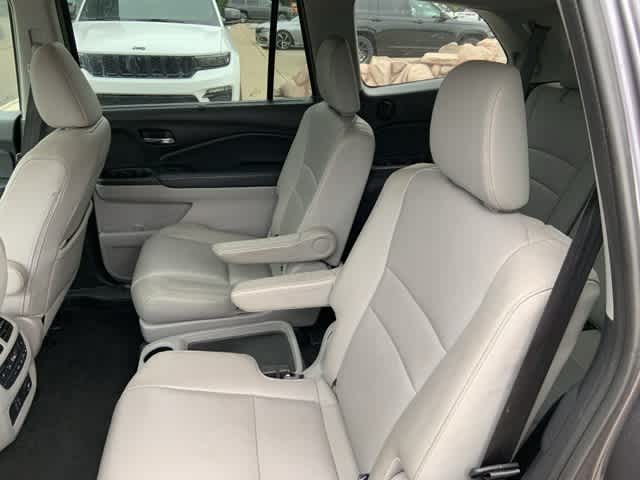 Thumbnail: 2019 Honda Pilot - 11