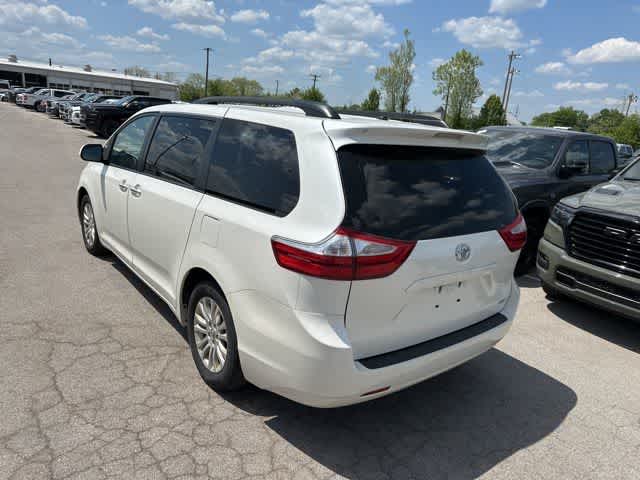 Thumbnail: 2017 Toyota Sienna - 13