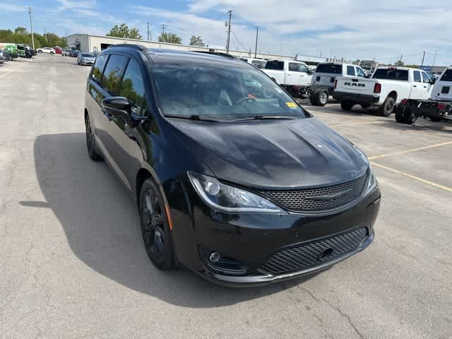 Thumbnail: 2018 Chrysler Pacifica - 25