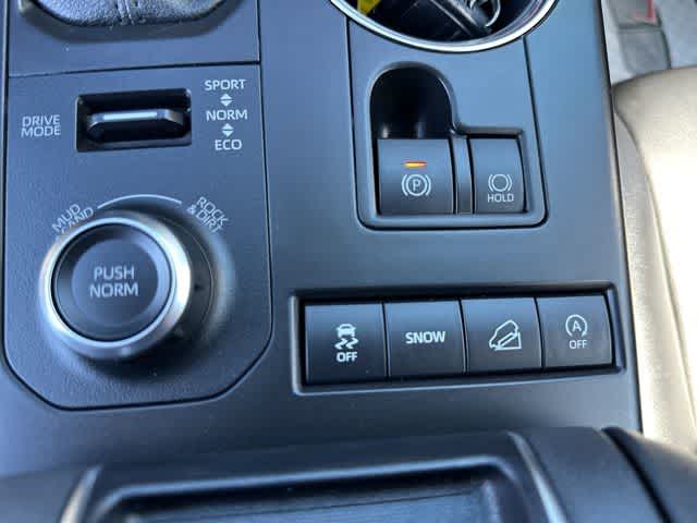 Thumbnail: 2021 Toyota Highlander - 11