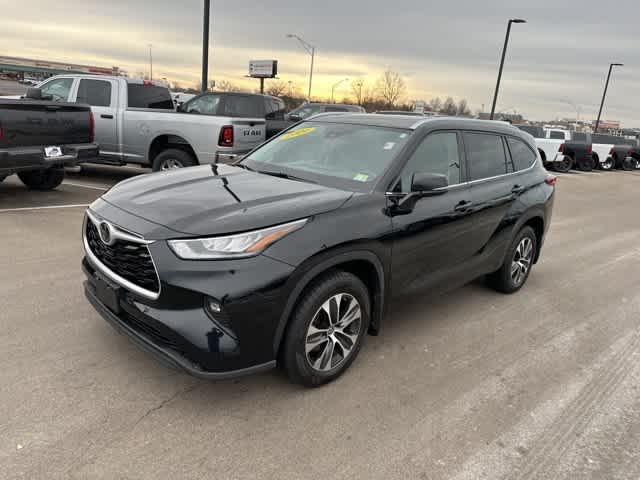 Thumbnail: 2020 Toyota Highlander - 16