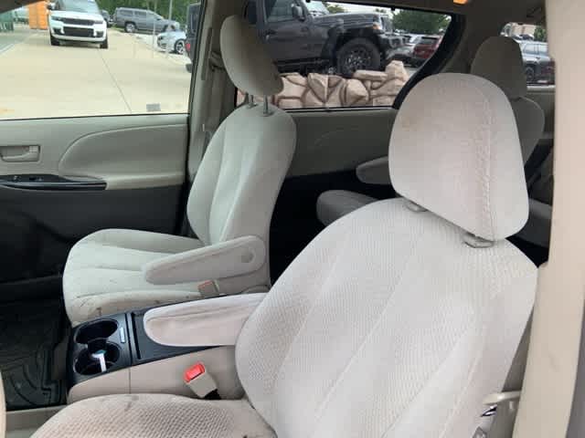 Thumbnail: 2011 Toyota Sienna - 3