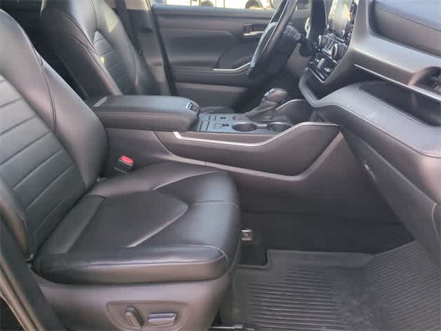 Thumbnail: 2020 Toyota Highlander - 23