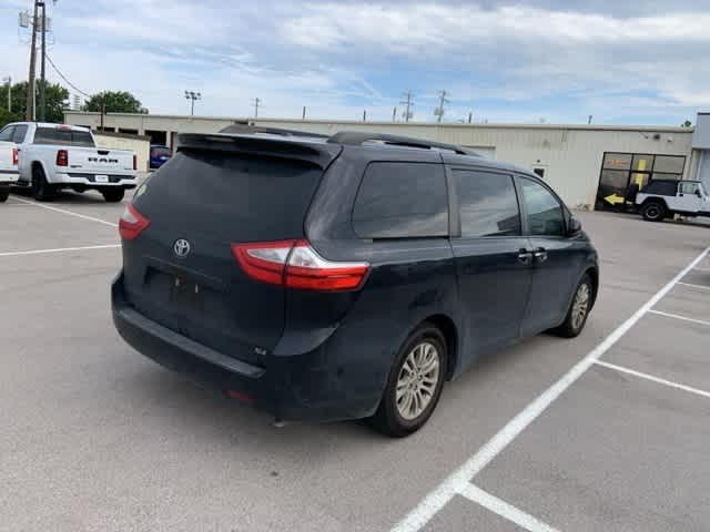 Thumbnail: 2016 Toyota Sienna - 21