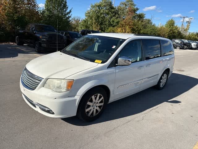 Thumbnail: 2012 Chrysler Town & Country - 7