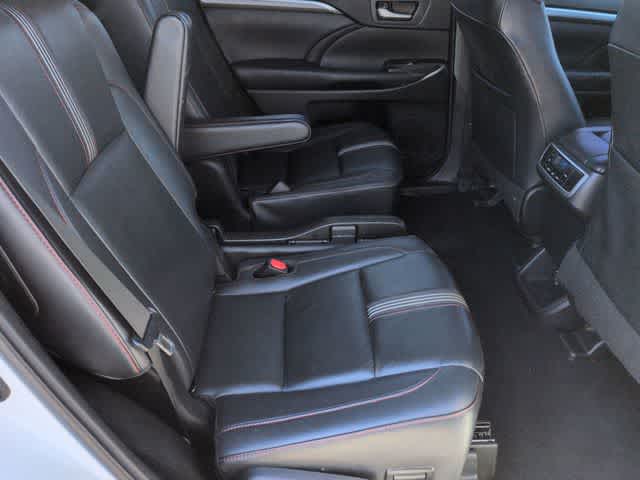 Thumbnail: 2019 Toyota Highlander - 21