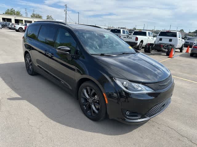 Thumbnail: 2018 Chrysler Pacifica - 23