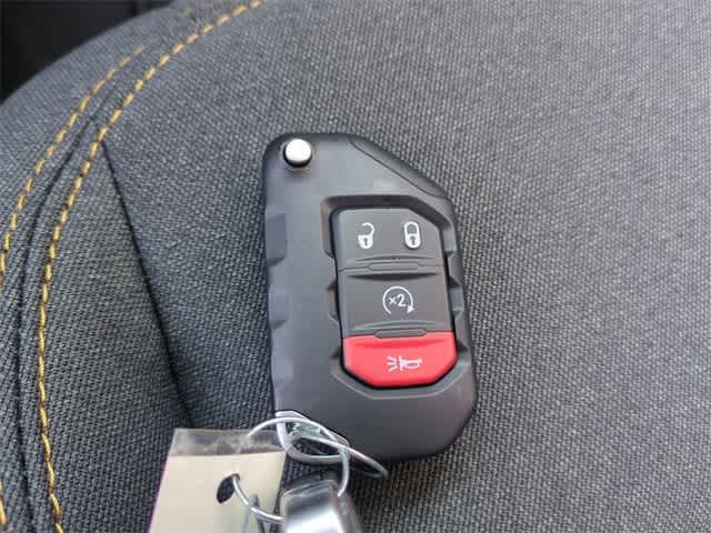 Thumbnail: 2025 Jeep Gladiator - 36