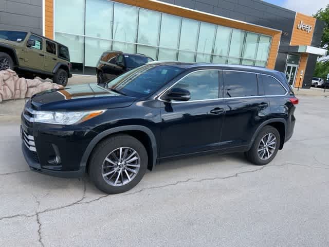 Thumbnail: 2018 Toyota Highlander - 18