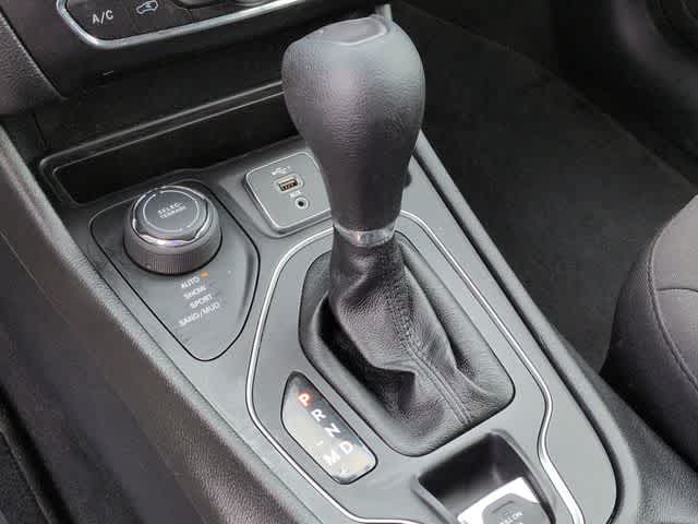 Thumbnail: 2021 Jeep Cherokee - 31