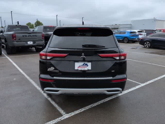 Thumbnail: 2022 Mitsubishi Outlander - 7