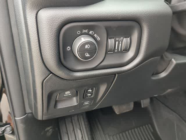 Thumbnail: 2026 RAM 1500 - 18