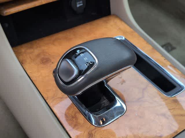 Thumbnail: 2013 Chrysler 300 - 32