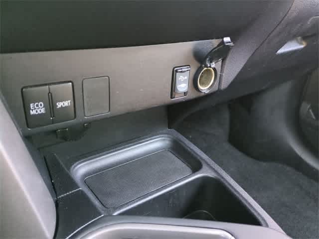 Thumbnail: 2016 Toyota RAV4 - 32