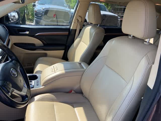Thumbnail: 2017 Toyota Highlander - 4
